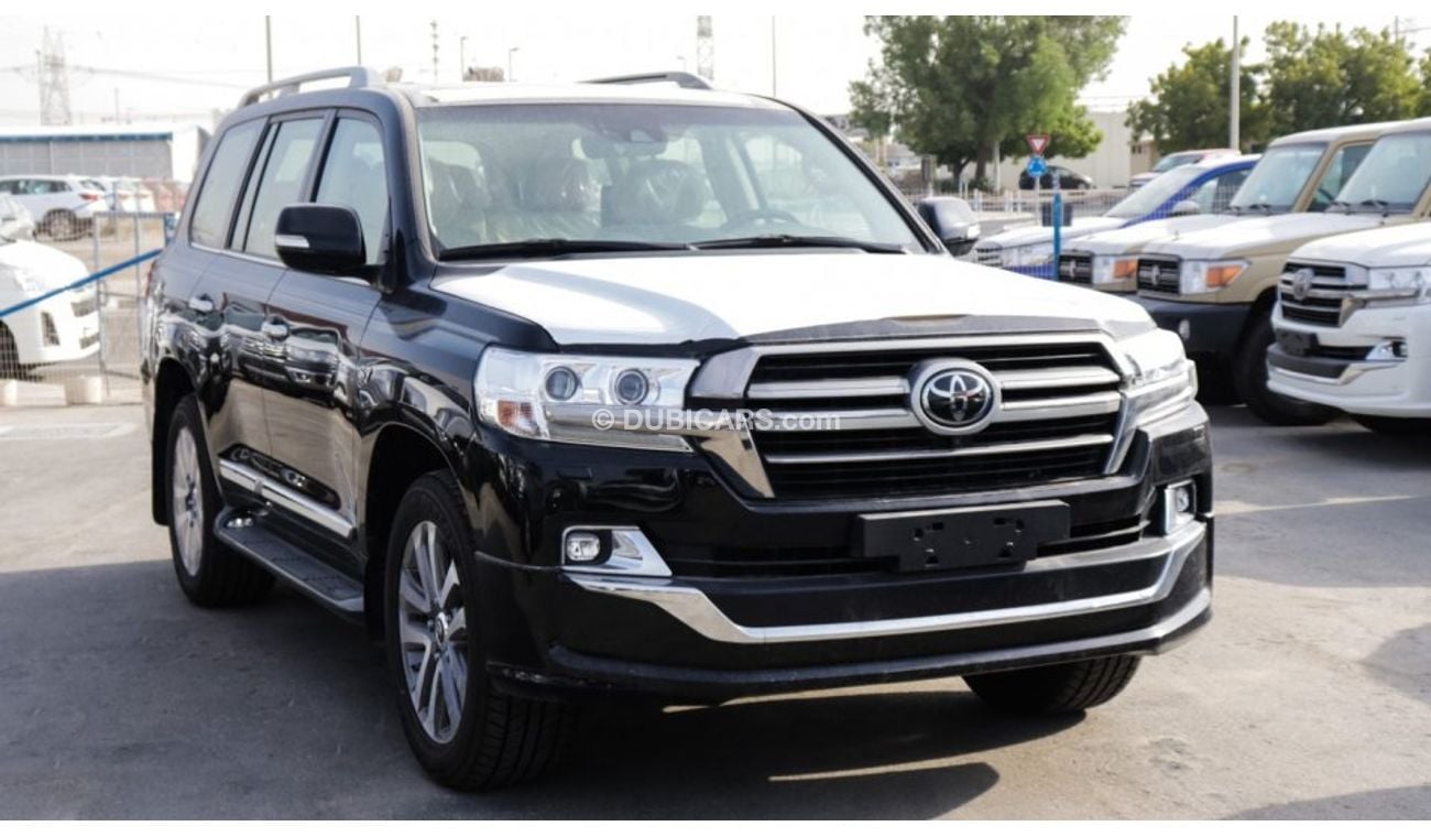 Toyota Land Cruiser VXS V8 5.7L Beige inside full option تويوتا لاندكروزر الداخلية باللون البيج فل اوبشن