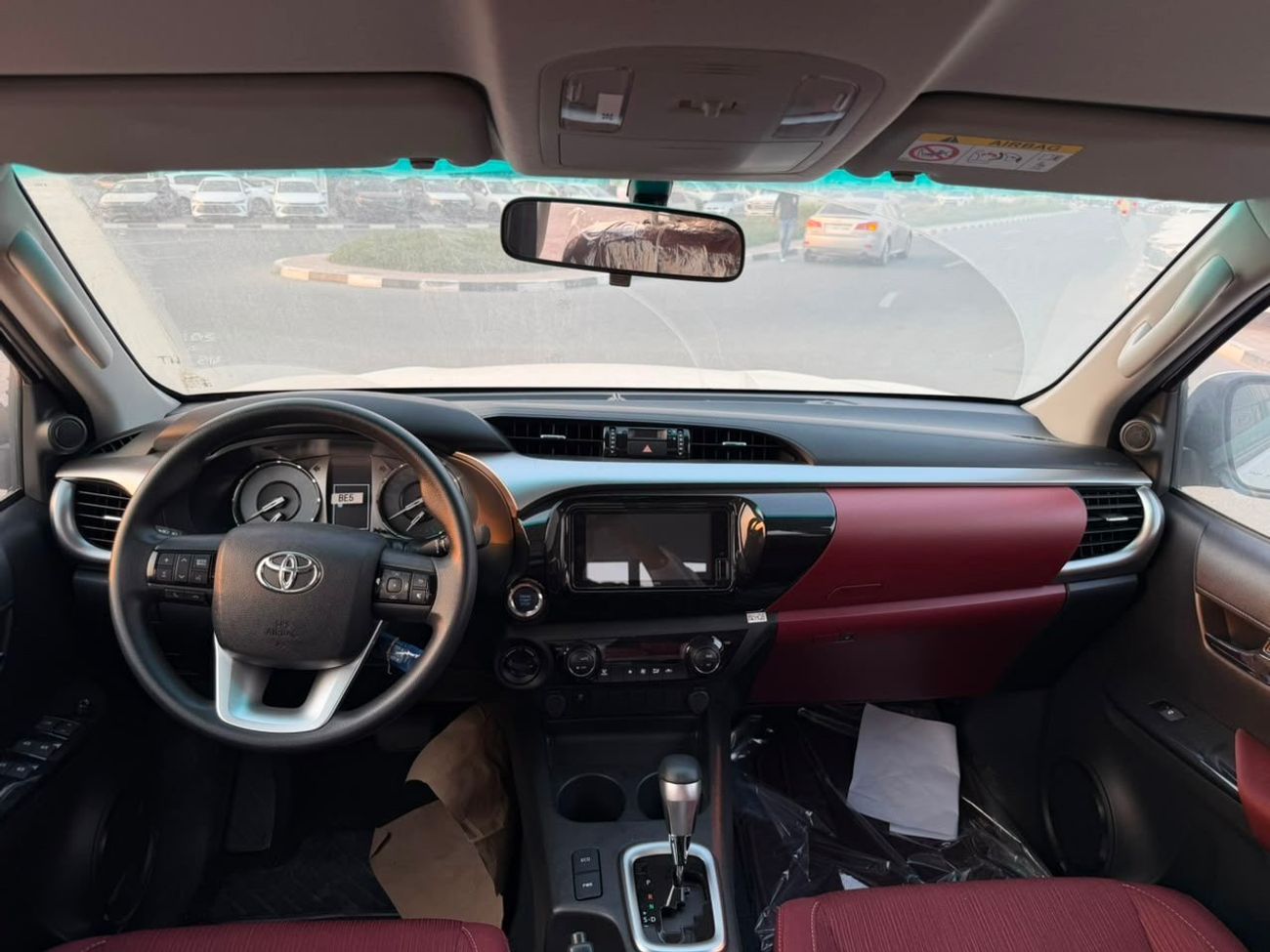 Toyota Hilux SGLX Toyota Hilux 2.7 AT push start Full option GCC 2025