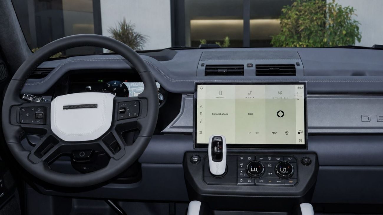 Land Rover Defender 110 OCTA  P635 | Sargasso Blue | Light Cloud/Lunar | 635 HP