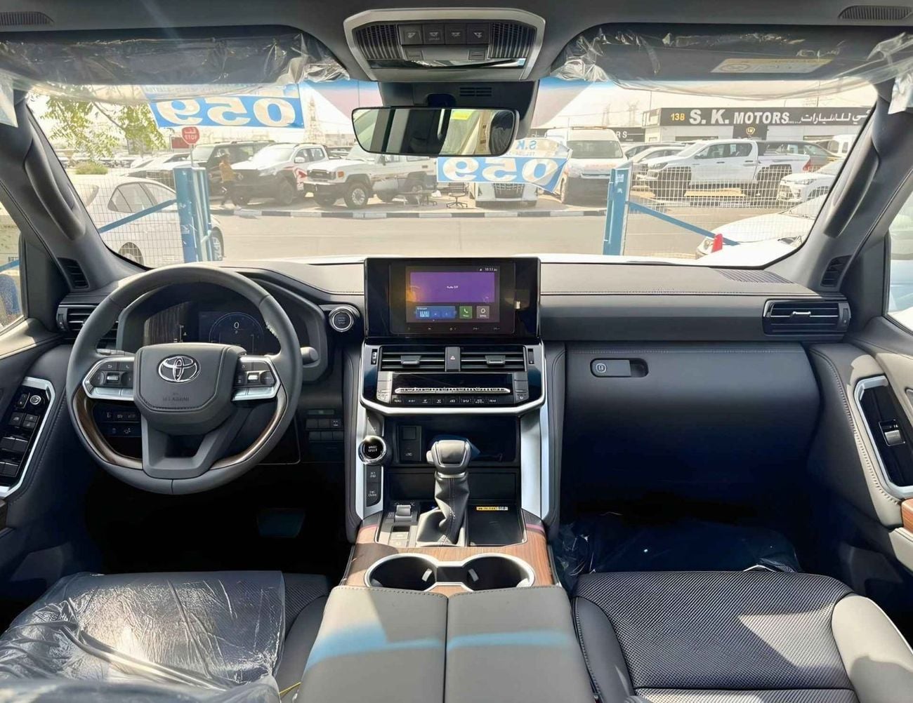 تويوتا لاند كروزر GXR HIGH OPTION / 4.0L PETROL V6 / RADAR / REAR ENTERTAINMENT SCREENS  (CODE # GXR41H)