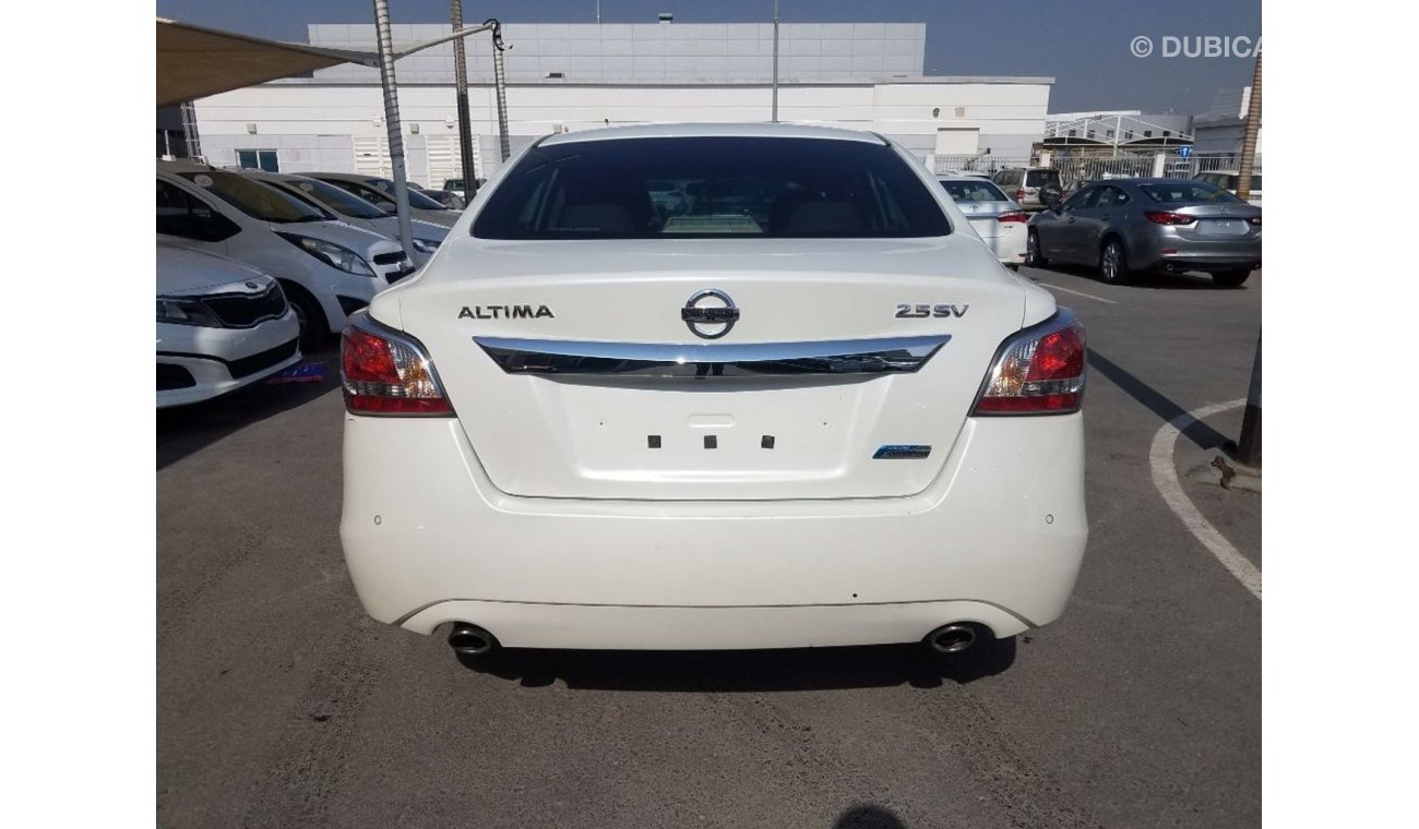 Nissan Altima Nissan Altima SV GCC without accident very clean inside and out in 2015 agency condition