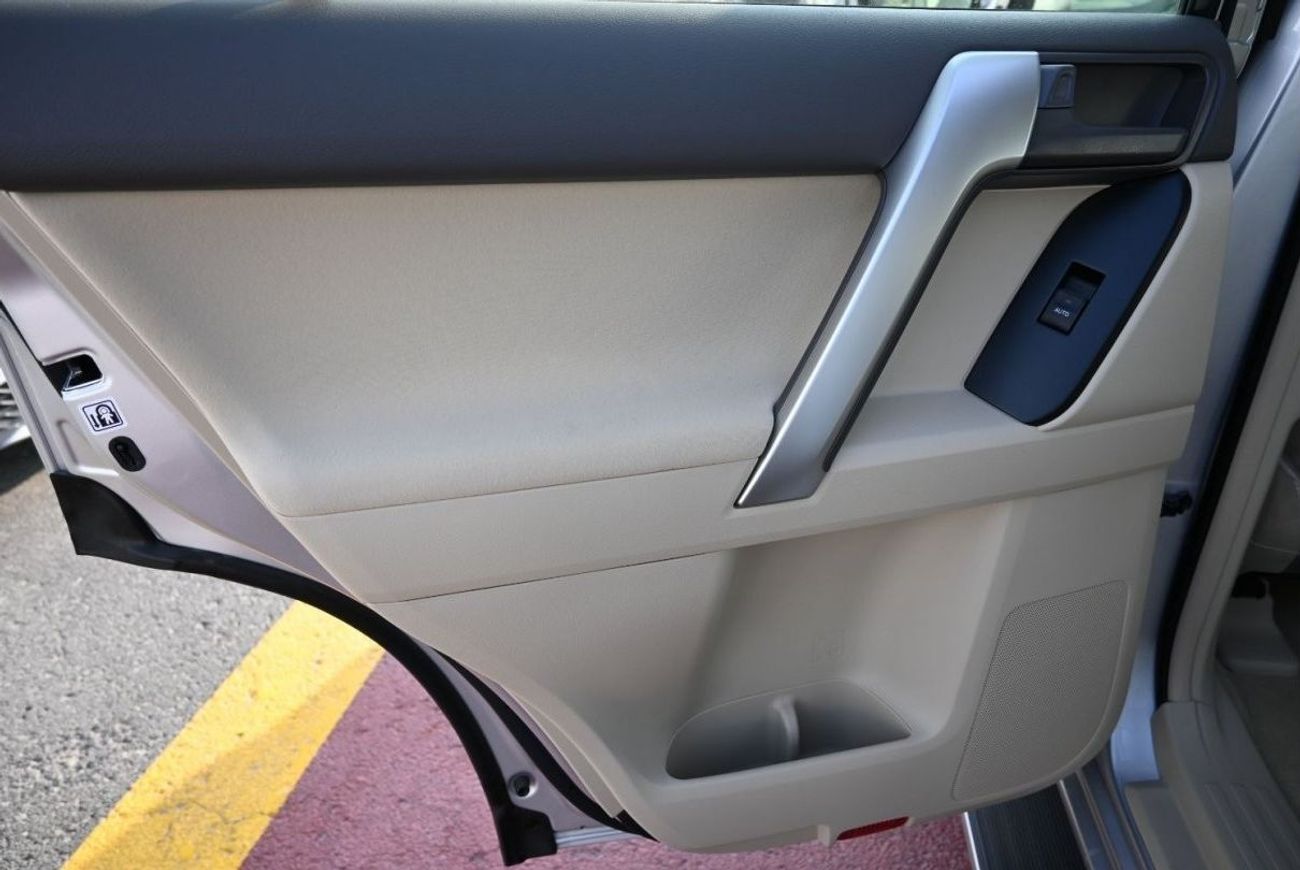 تويوتا برادو تويوتا لاندكروزر برادو 4.0 لتر TX.L بنزين ، دفع رباعي ، 5 أبواب ، مثبت سرعة ، فتحة سقف ، مقاعد كهربا