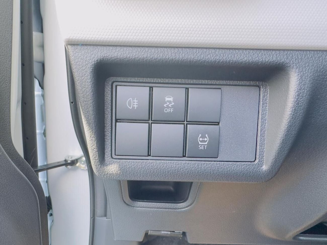 Toyota Veloz 1.5L PET A/T - 24YM  (EXPORT OFFER)