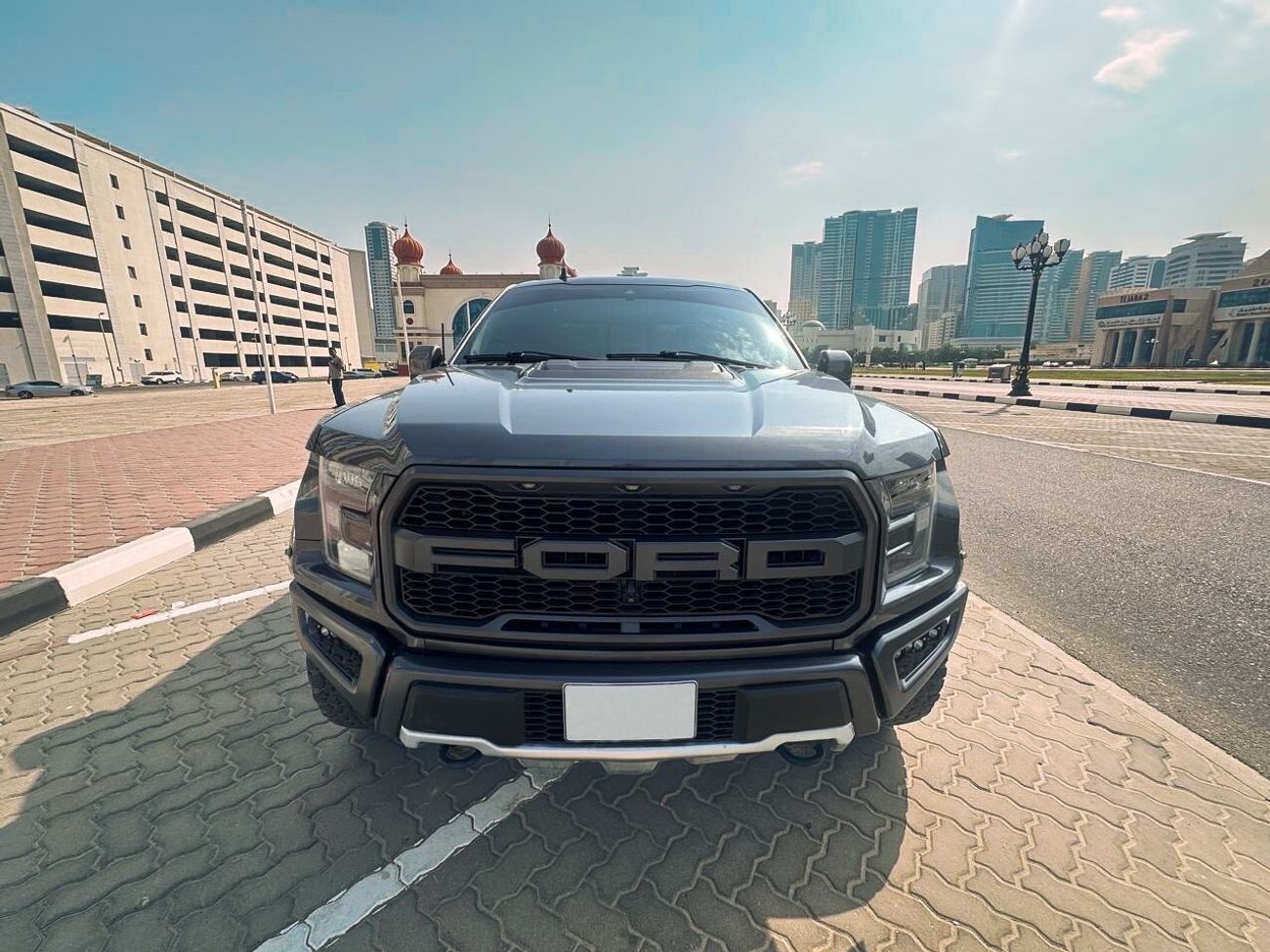 فورد إف-150 رابتور Ford F-150 Raptor (performance trim)	•	Engine: 3.5 L Twin-Turbo High-Output EcoBoost V6	•	Body optio