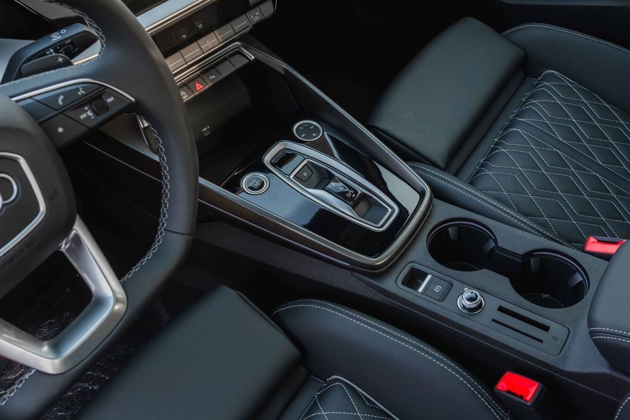 Audi A3 35 TFSI S-LINE Audi A3 1.5T 35 TFSI S-Tronic Sedan 2025 (White)