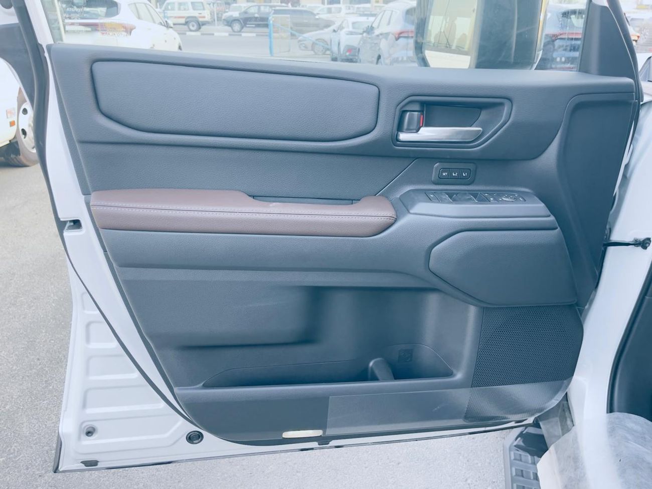 تويوتا برادو adventure 2.8l