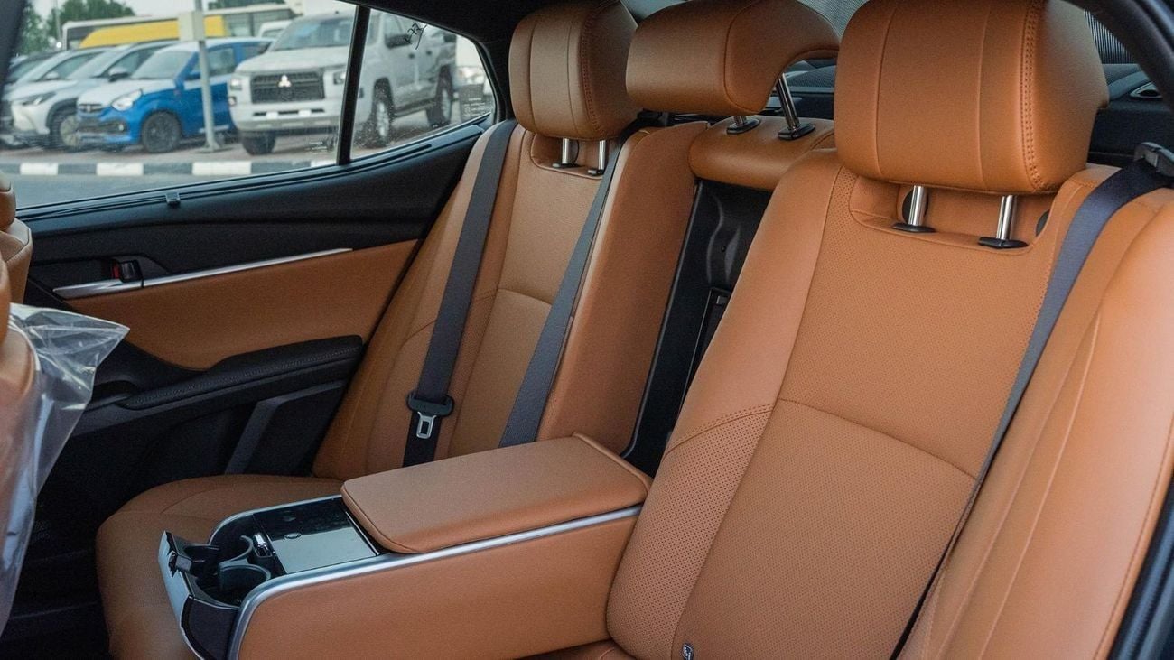تويوتا كامري 2026 Toyota Camry Lumiere 2.5L AT Hybrid (Black-Tan)