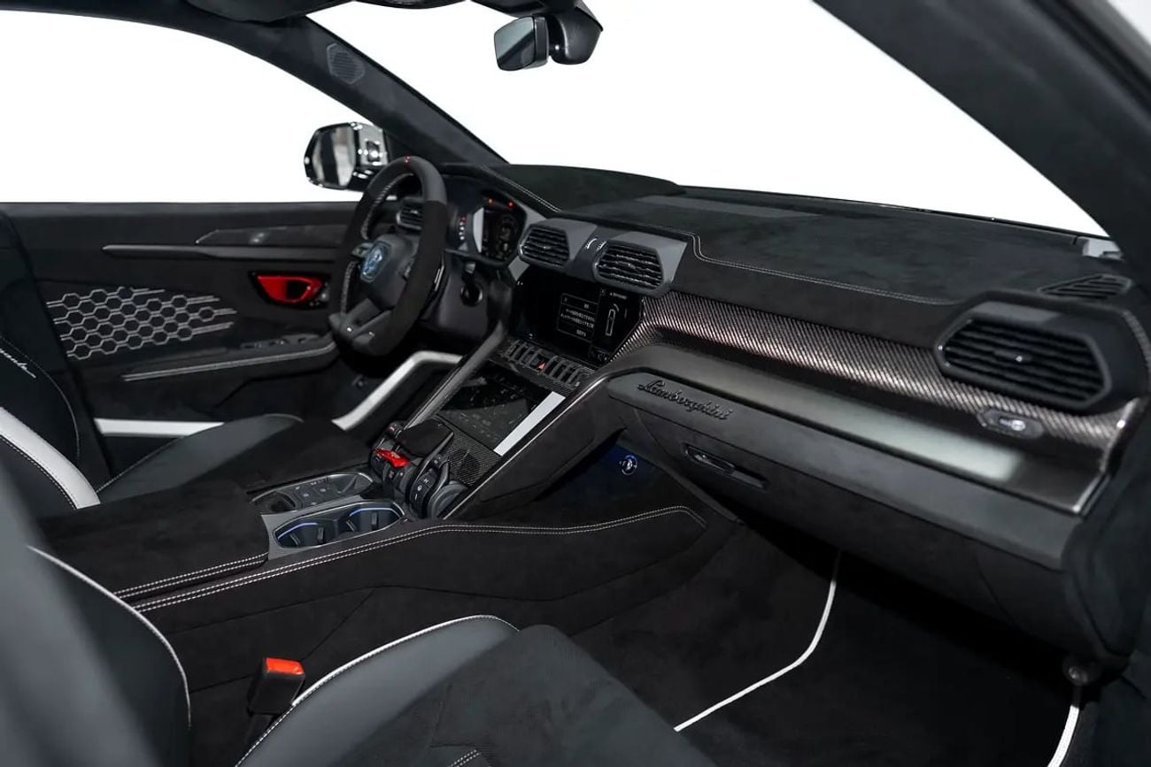 Lamborghini Urus 4.0T V8 Performante PERFORMANTE | TWO TONE INTERIOR ALCANTARA SEATS | CARBON INT/EXT | MASSAGE SEAT