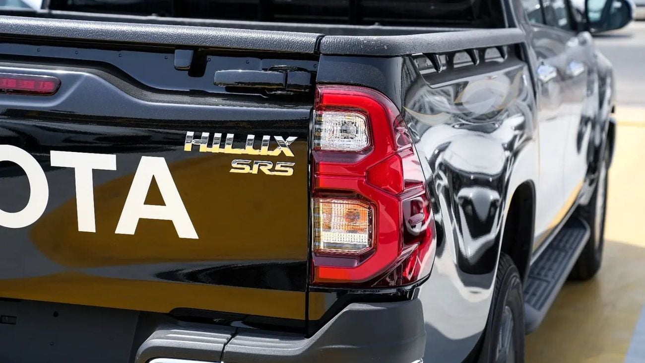 تويوتا هيلوكس SR5 (NON GCC) Brand Double Cab GLX 2.7 SR5 - GCC Specs