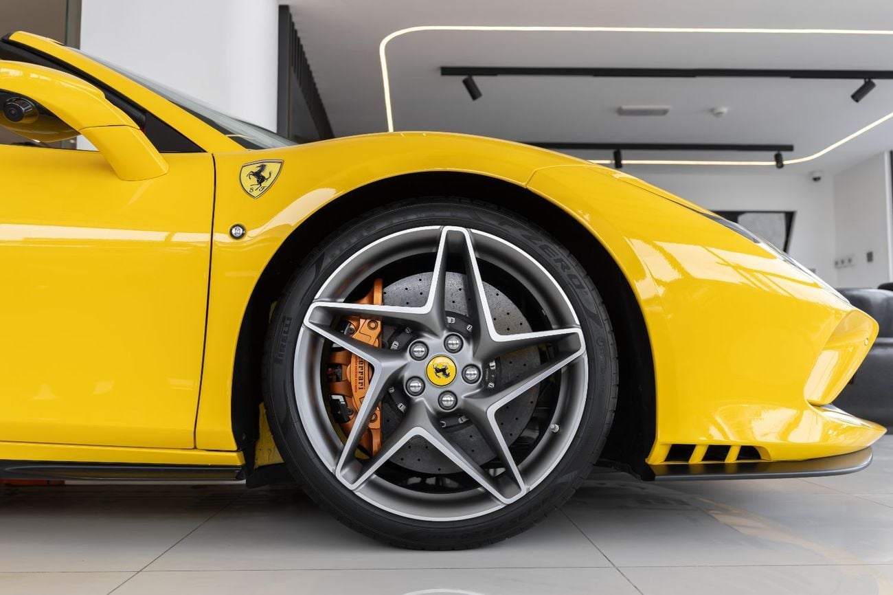 فيراري ف ٨ سبيدر Ferrari F8 Spider 2022 | Pristine | Fully Carbon Interior &amp; Exterior | Carbon Steering &amp; Pad