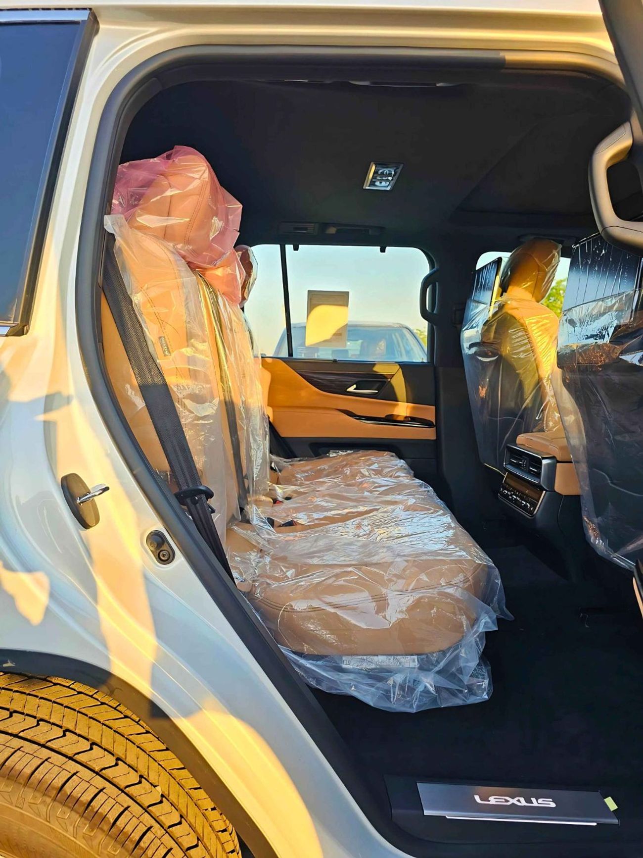 لكزس LX 500 D TURBO SPORTS /3.3L V6 DIESEL /POWER SEATS & 360*CAM / SUNROOF / FULL OPTION (CODE # 69060)