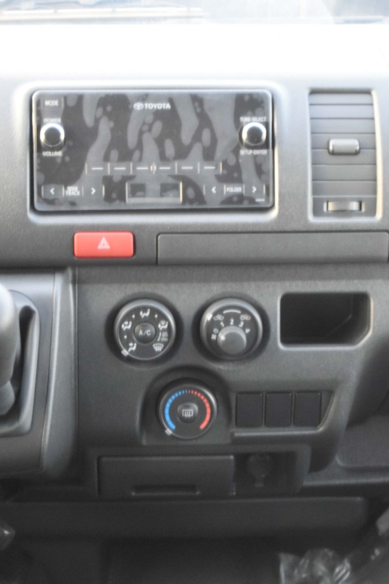 تويوتا هاياس HIACE 2.7L VAN