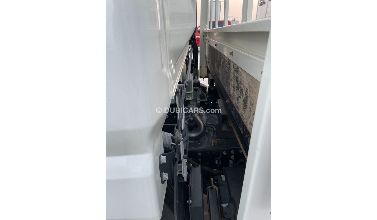 Mitsubishi Fuso Canter GCC PICK UP