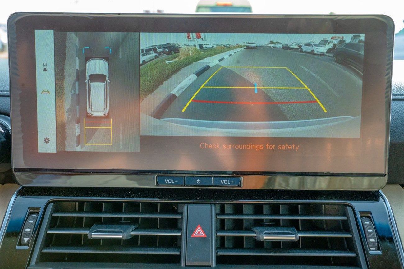 تويوتا لاند كروزر Lc300 VX 4 0L petrol engine 2025 LHD white  with beige interior