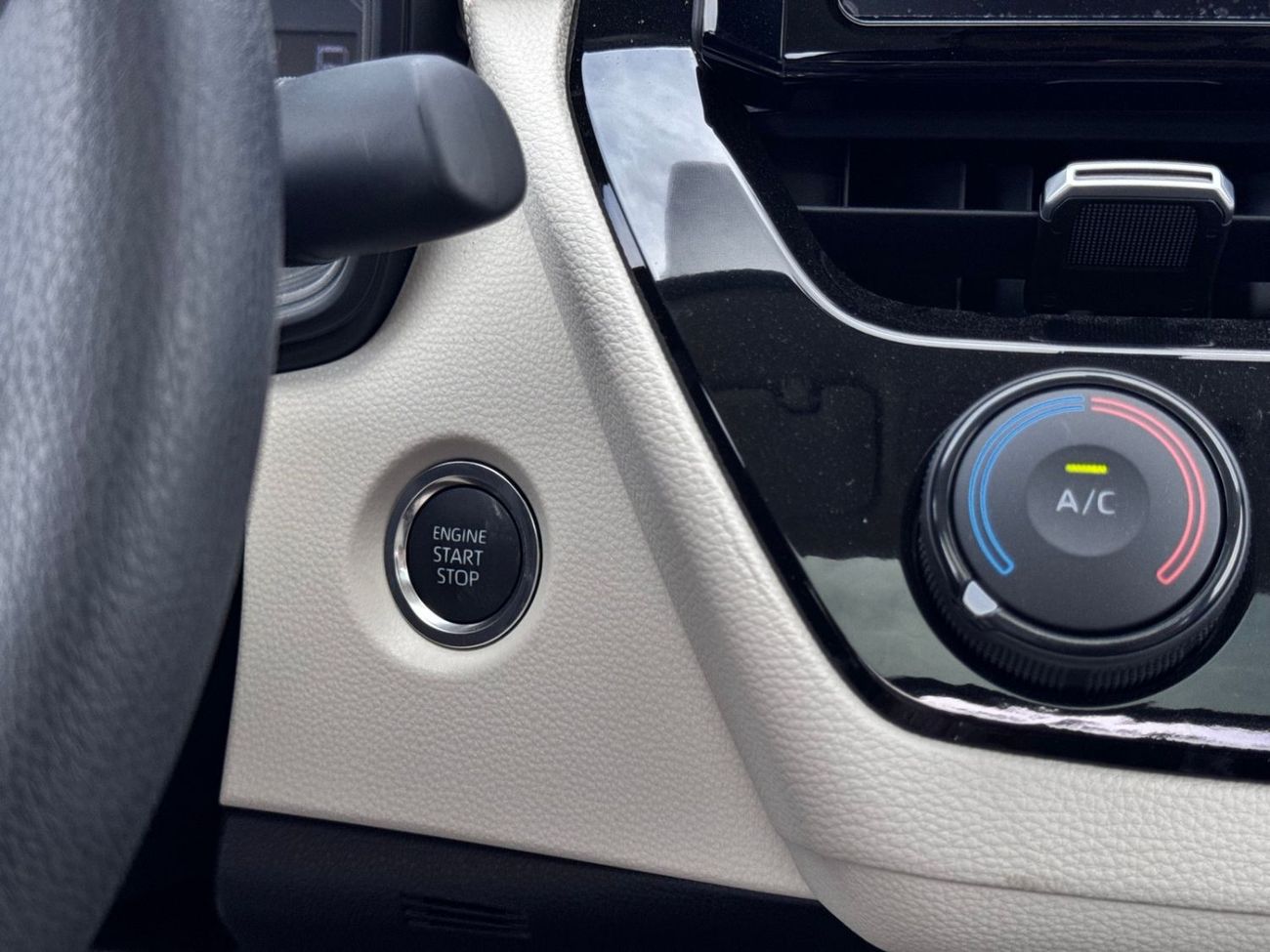 Toyota Corolla XL 2.0L 2025 TOYOTA COROLLA XLI V 2.0L PETROL AT SUNRF BRAND NEW 0KM