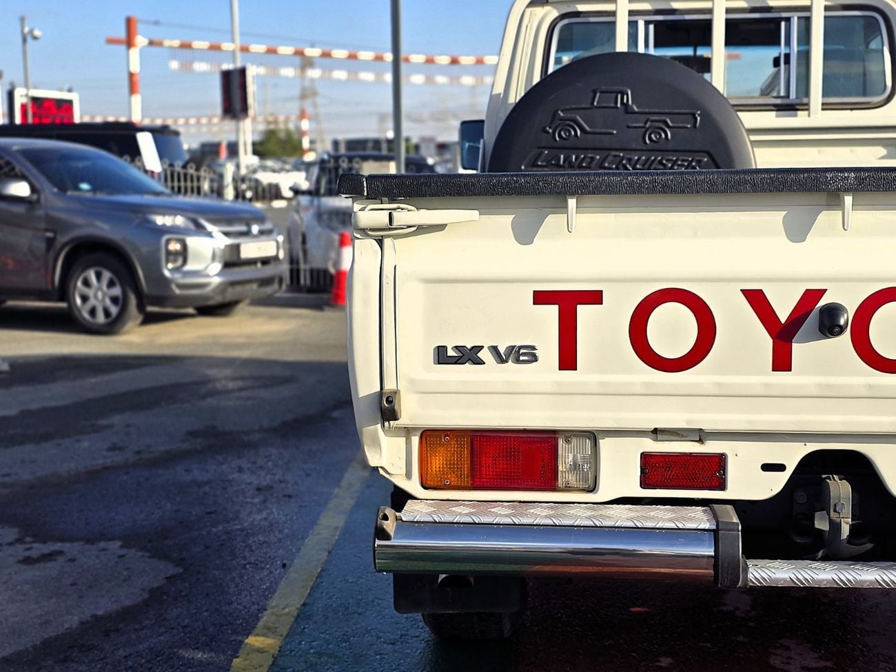 Toyota Land Cruiser Pick Up PICKUP 70th LX1 4.0L Toyota L.C Pick Up Single Cabin Special Edition 4.0l   MT Petrol v6 4WD Gcc 202