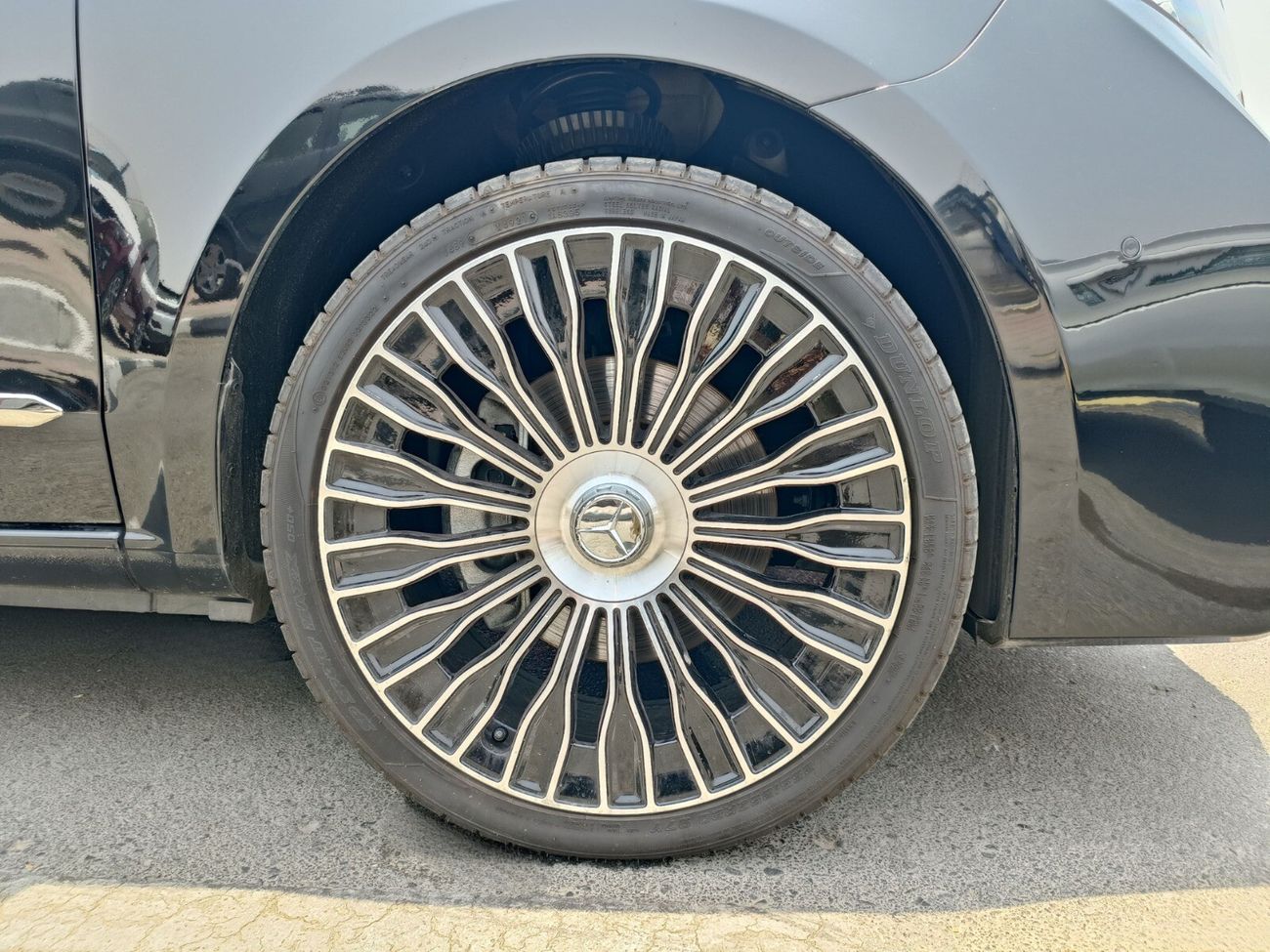 Mercedes-Benz V 250 V4, 2.0L Petrol,  VIP, Platinum, Front & Rear DVD's With Leather Seats, and Much More (CODE #VITO)