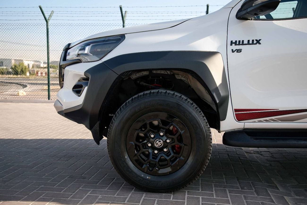 تويوتا هيلوكس GR Sport 4.0L - Platinum White Pearl Inside Black | Export Only