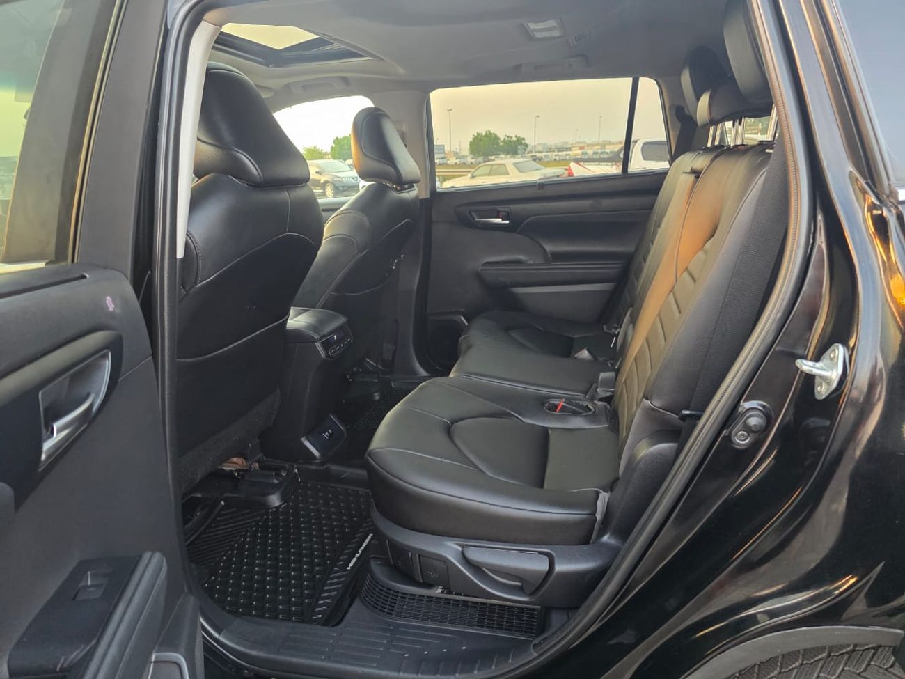 تويوتا هايلاندر 2.5L Hybrid XLE (AWD)