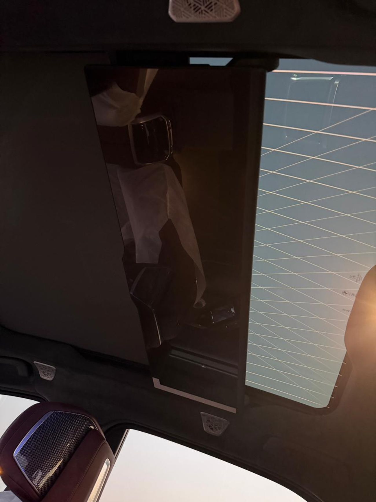 BMW 760i XDRIVE AUTOMATIC TRANSMISSION ( FOR RE EXPORT OUTSIDE GCC COUNTRIES )