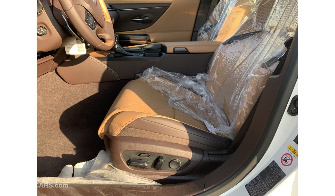 Lexus ES350 MY2019 Panoramic Sunroof,Blind Spot , GCC