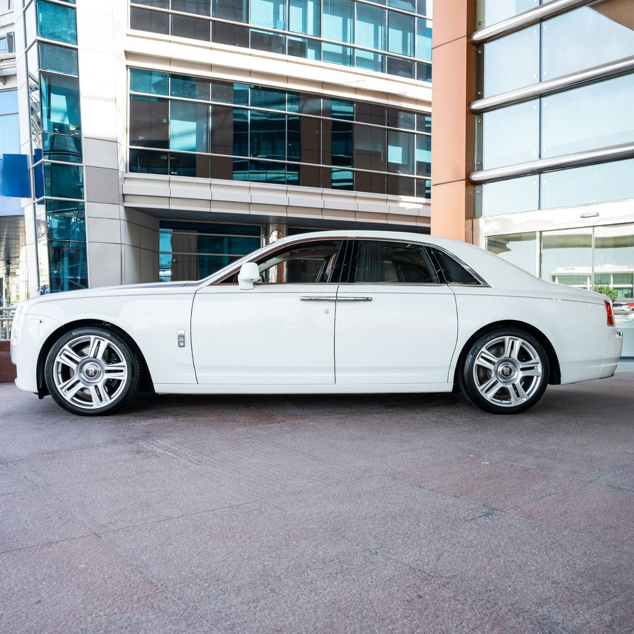 رولز رويس جوست 2015 ROLLS ROYCE GHOST GCC DONE ONLY 48,000KM