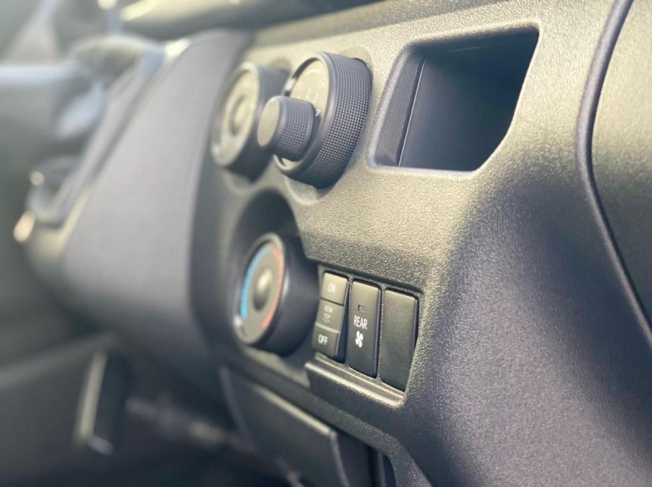 Toyota Hiace Standard Roof 15 Seater 2.5L Diesel RWD Model 2025