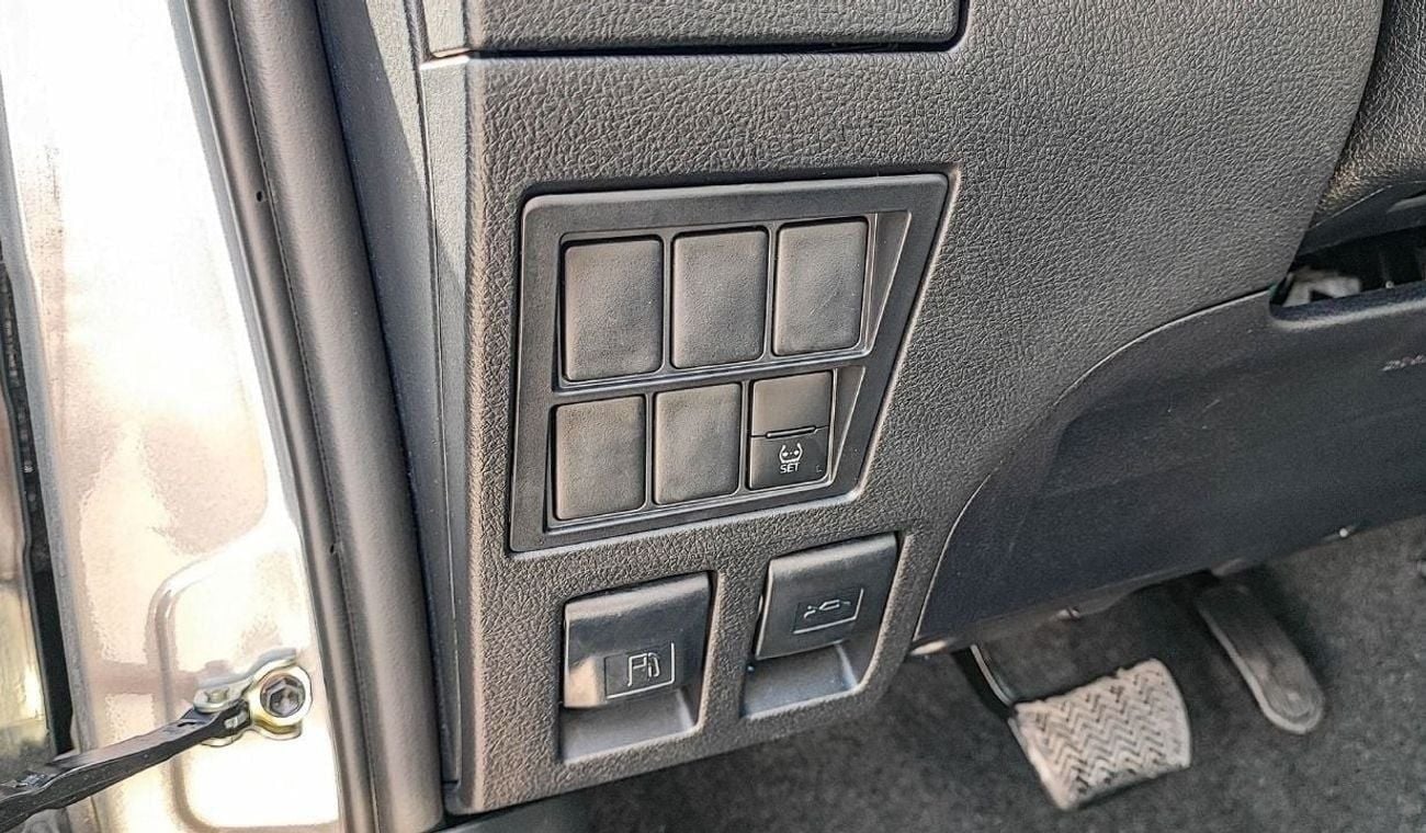 Toyota Hilux SGLX Toyota Hilux 2.4L Diesel AT Full Option MY2025_Silver