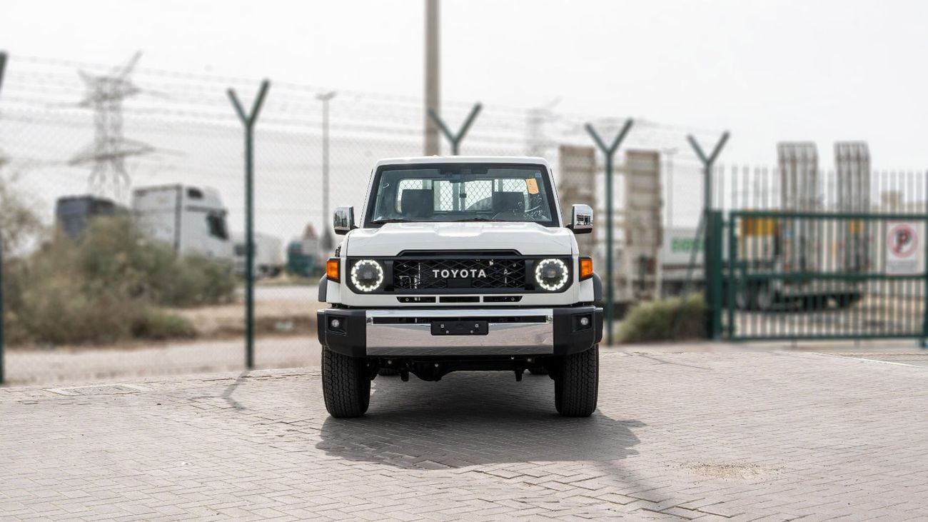 Toyota Land Cruiser Pick Up LC76 LX 2026 Toyota Land Cruiser LC79 2.8L MT Diesel (White-Brown)