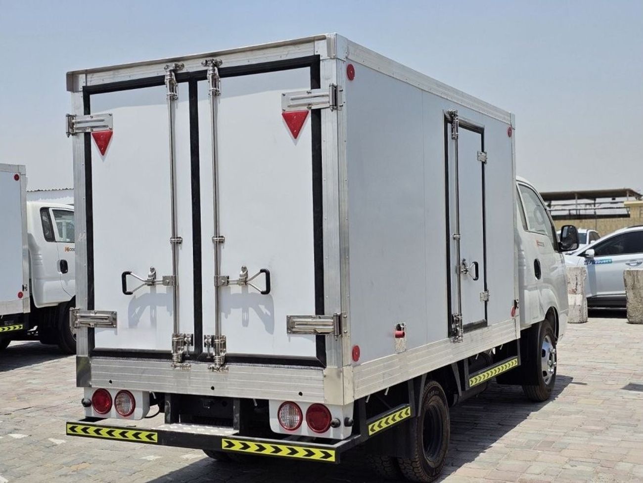 Kia Bongo KIA Bongo K4000 3.0L Turbo Diesel, Pick-up Truck, Dual Compressor -18° to 10° C With Side Door,