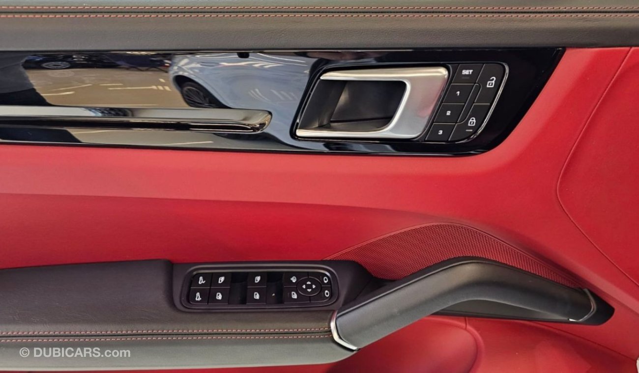 New Porsche Cayenne Cayenne Coupe Platinum Edition 2023 /GCC DEALER