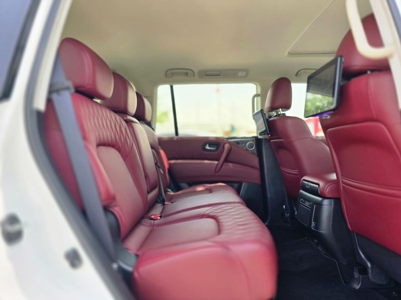 Nissan Patrol LE Platinum 5.6L 2024 GCC LOW MILEAGE WITH AGENCY WARRANTY UNLIMITED KM IN MINT CONDITION