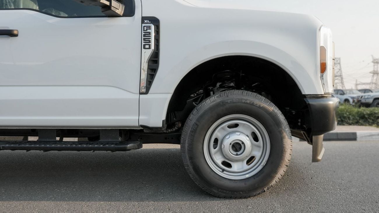 Ford F 250 Ford Super Duty DC F 250 petrol  AT  6.8L V8 2024 model