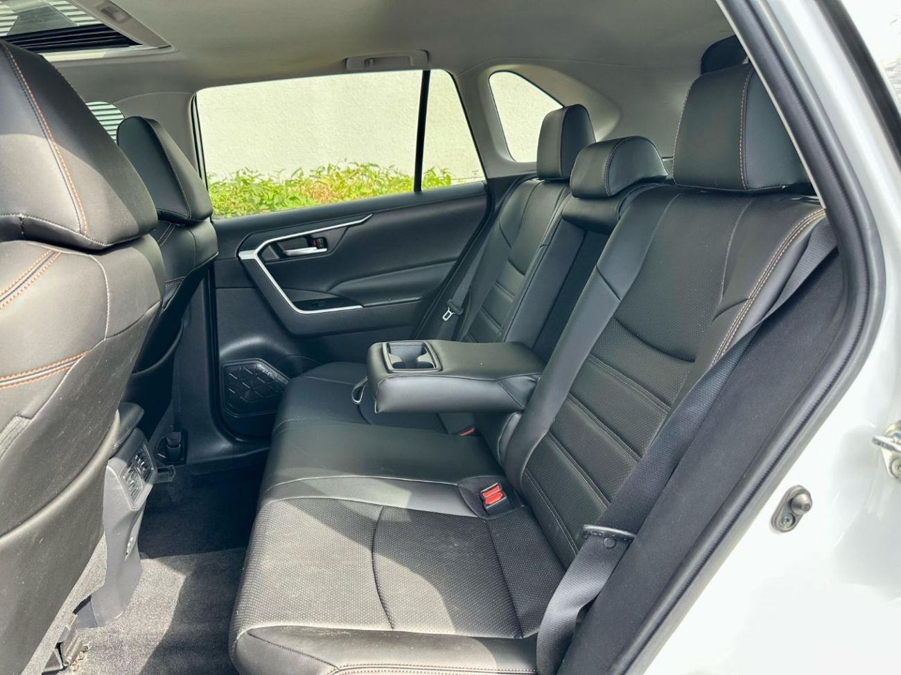 تويوتا راف ٤ XLE-AWD Hybrid Full Option