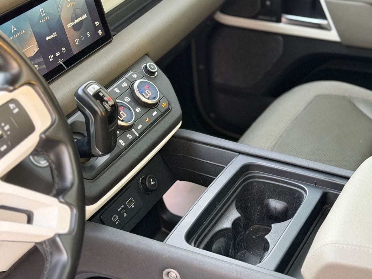 لاند روفر ديفندر P400