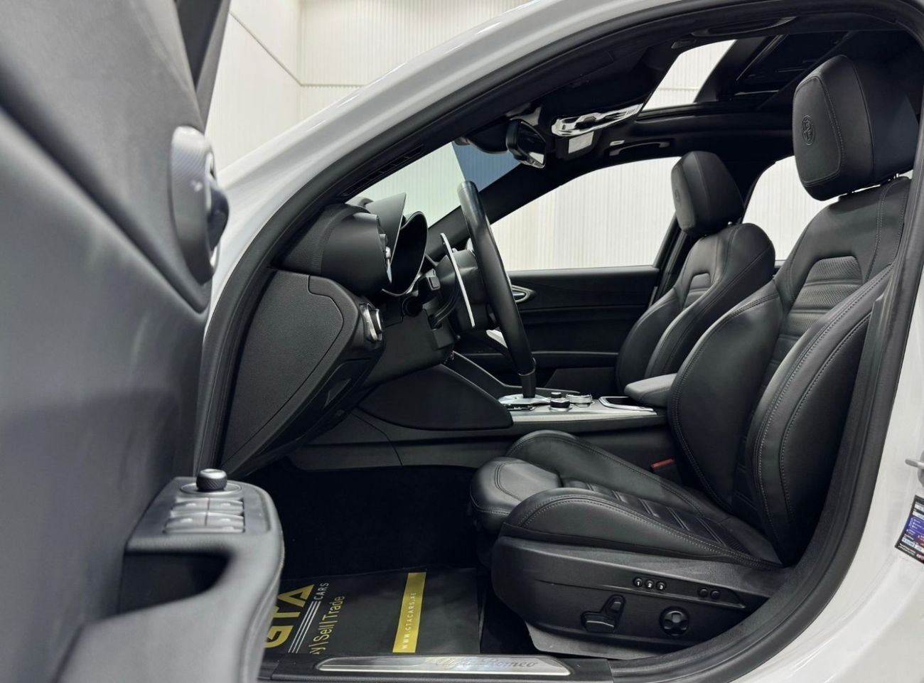 ألفا روميو جوليا Q2 Veloce 2023 Alfa Romeo Giulia Q2 Veloce, Nov 2027 Alfa Romeo Warranty + Service Pack, Low Kms, GC