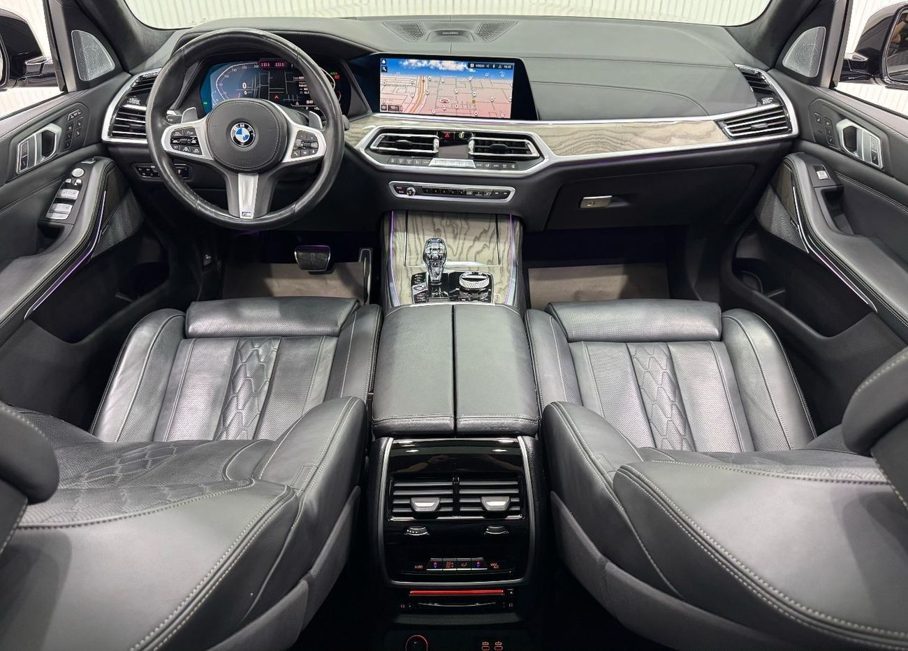 بي أم دبليو X7 50i 4.4L 2019 BMW X7 xDrive50i M-Sport, Warranty, Full BMW Service History, Fully Loaded, 7 Seater,