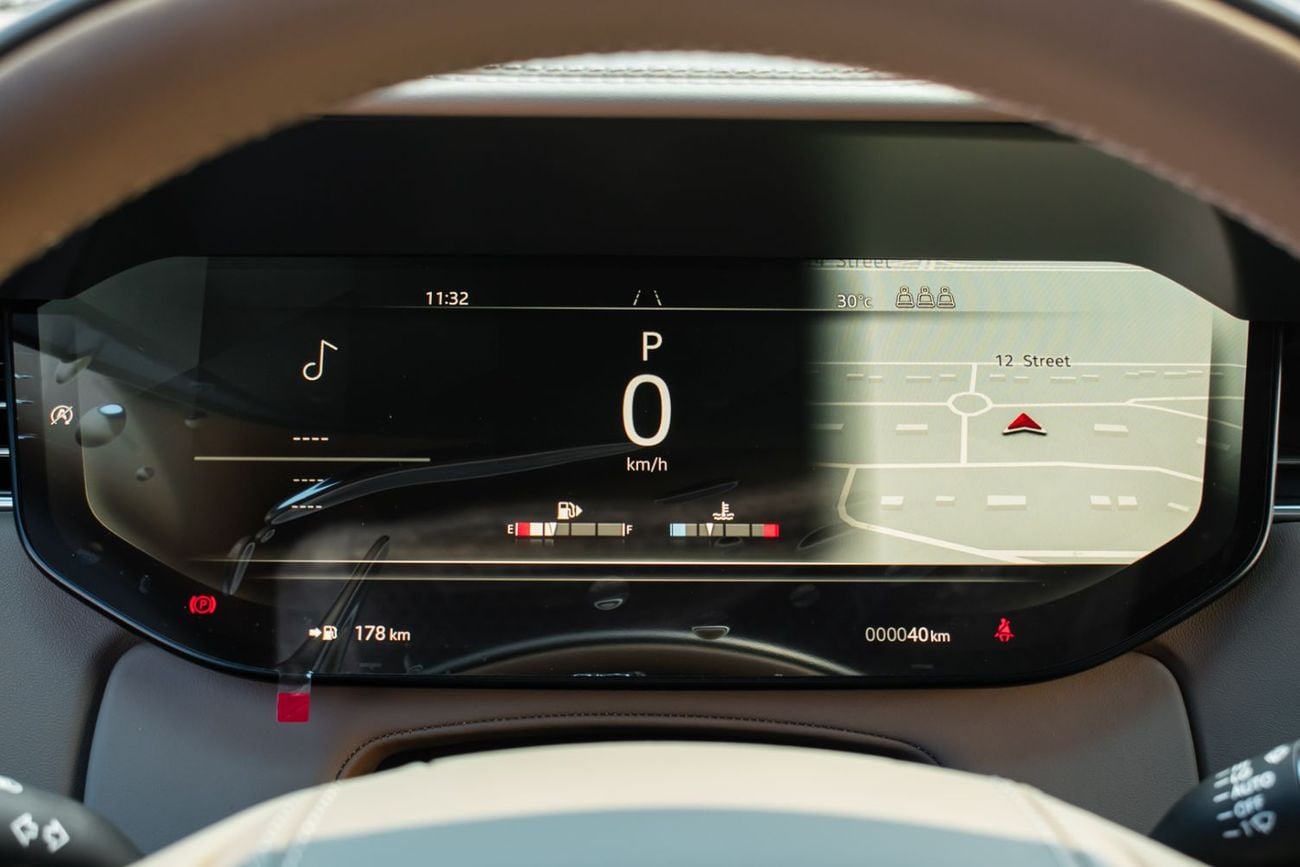 Land Rover Range Rover Range Rover SV SWB P615 4.4L Santorini Black 2026MY