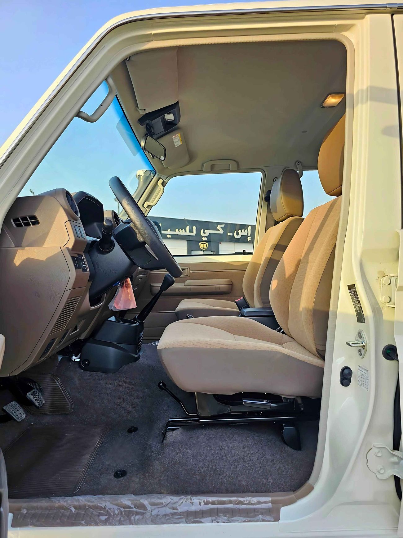 Toyota Land Cruiser 70 LC76 | M/T | 2.8L V4 DIESEL | DVD+CAMERA | SNORKEL | PWR WINDOWS & LOCKS (CODE # DSL-E)