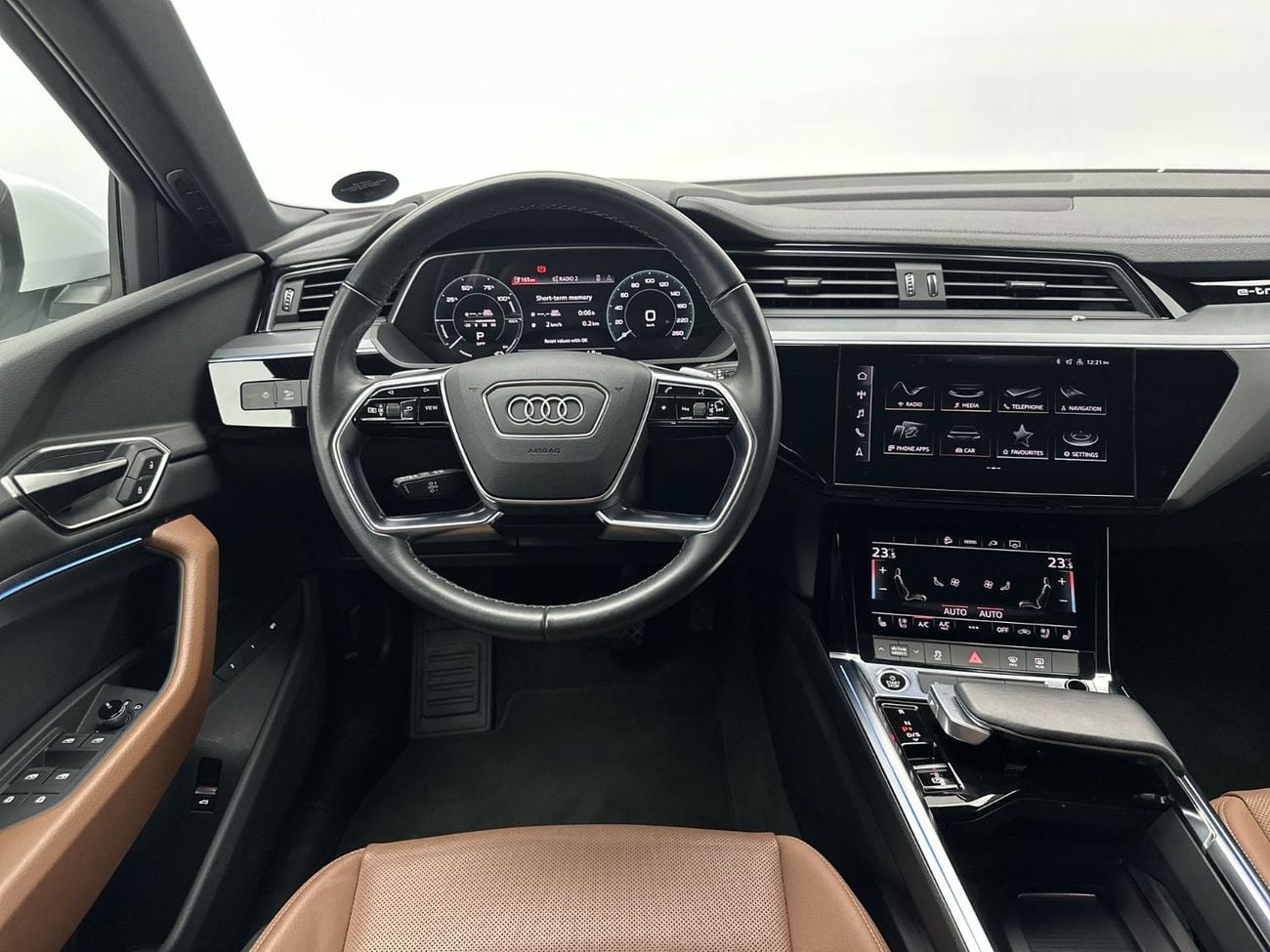 أودي Q8 إي ترون 55 quattro Advanced Q8 Advanced 55 e-tron quat 408hp (Ref# 28451)