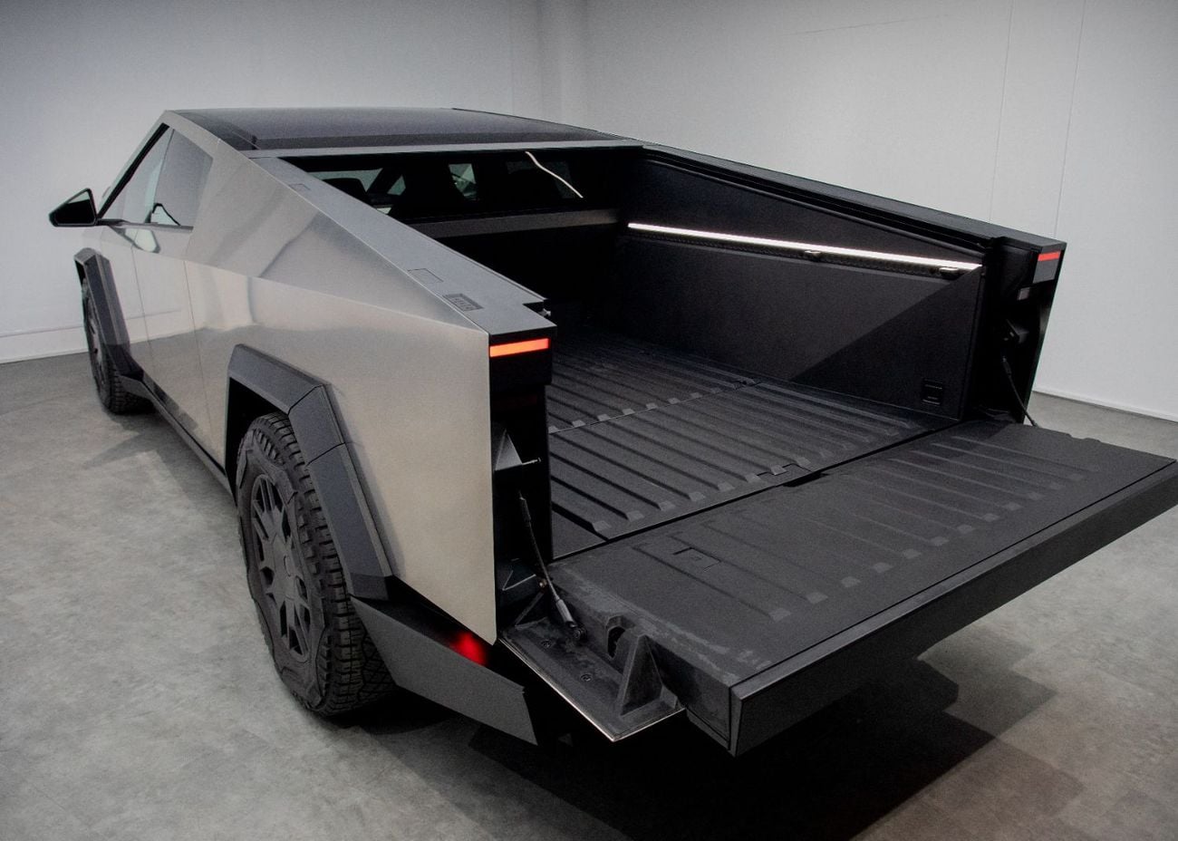 Tesla Cybertruck FOUNDATION SERIES AWD