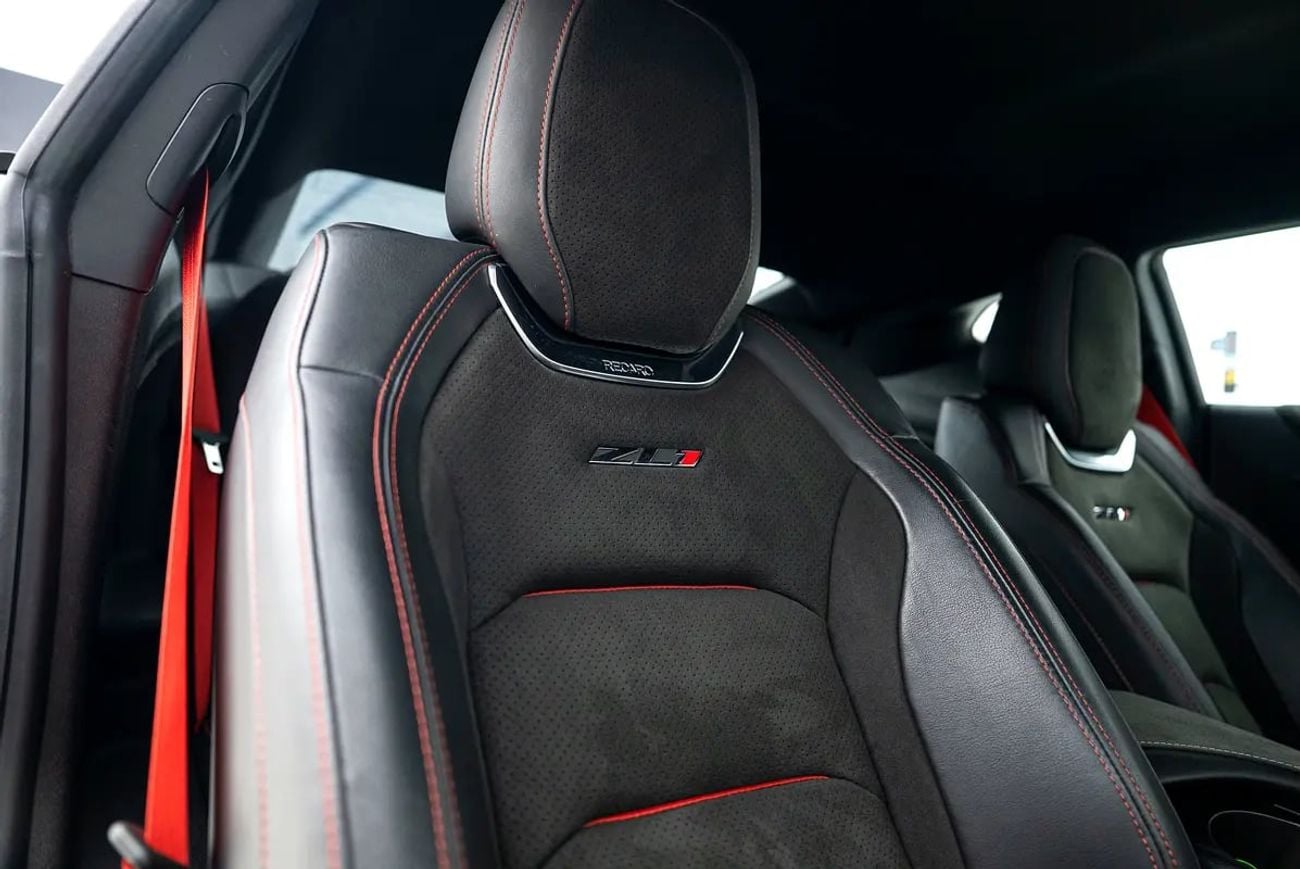 شيفروليه كامارو ZL1 ألياف الكربون 650 HP LT4 V8 | ZL1 1LE TRACK PACKAGE | 6-SPEED MANUAL