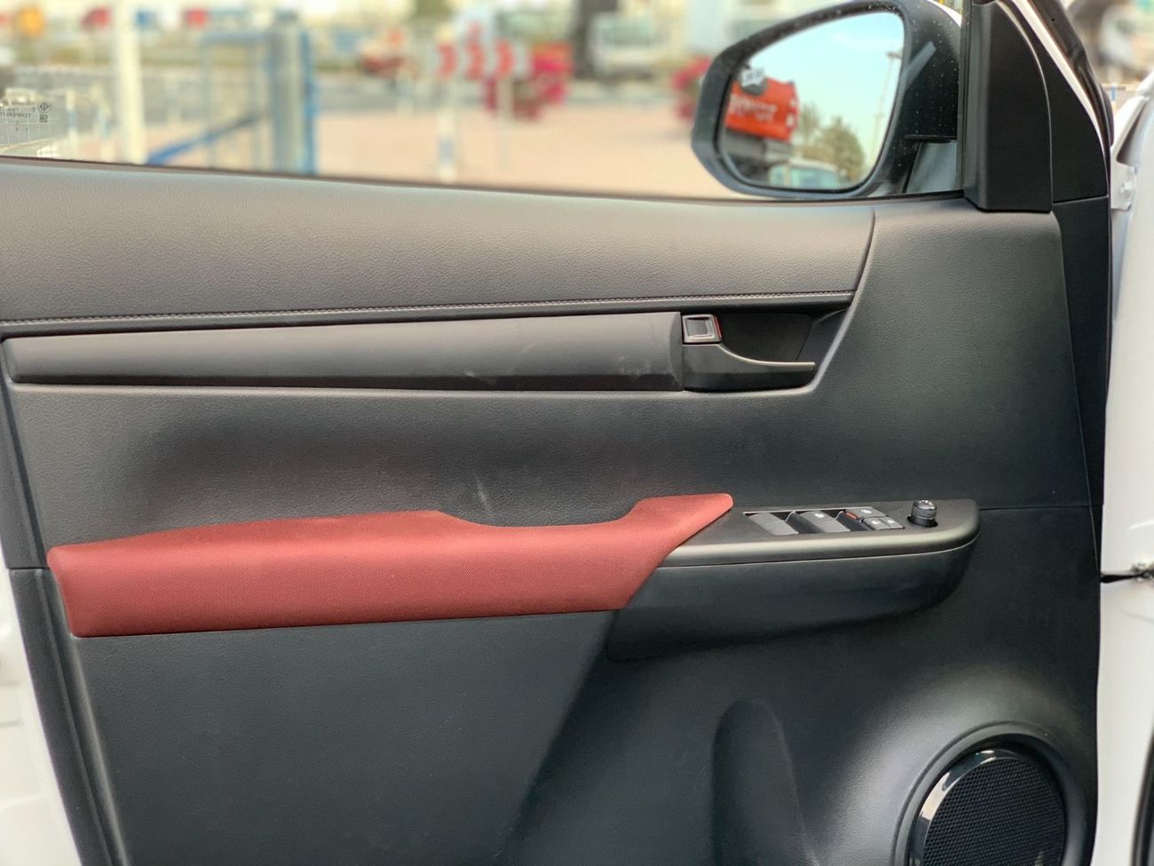 Toyota Hilux Pick Up DC MT 4x4 2.4L with Power Windows