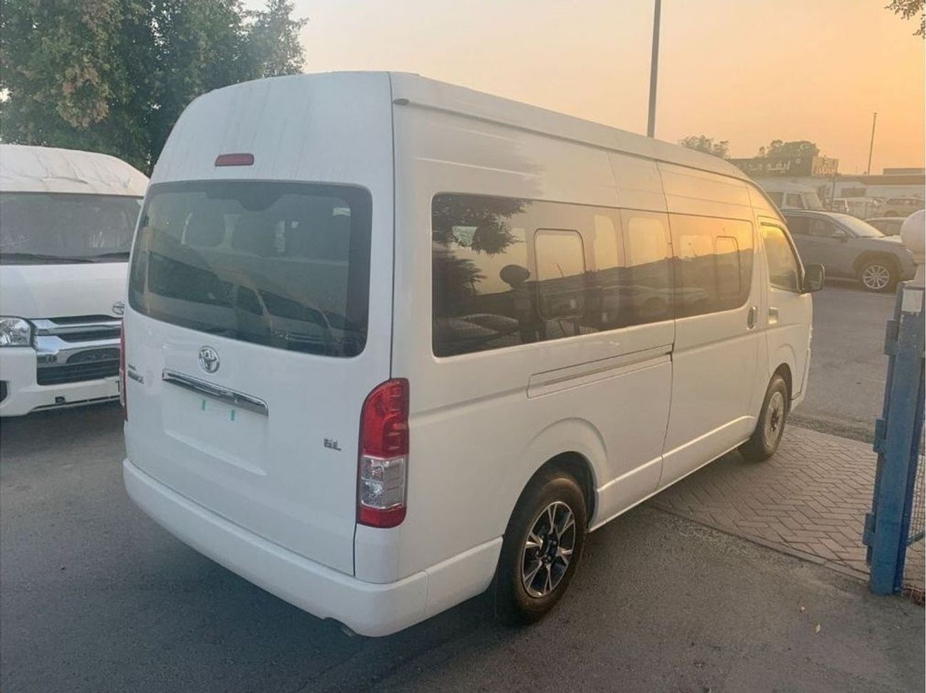 Toyota Hiace 2500cc DSL - M/T - GL FULL OPTION - 15 SEATER - AIRBAGS + ABS - POWER WINDOW + 3 POINT SEAT BILT