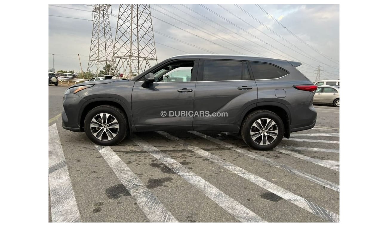 Toyota Highlander 2021 TOYOTA HIGHLANDER XLE AWD / FULL OPTION