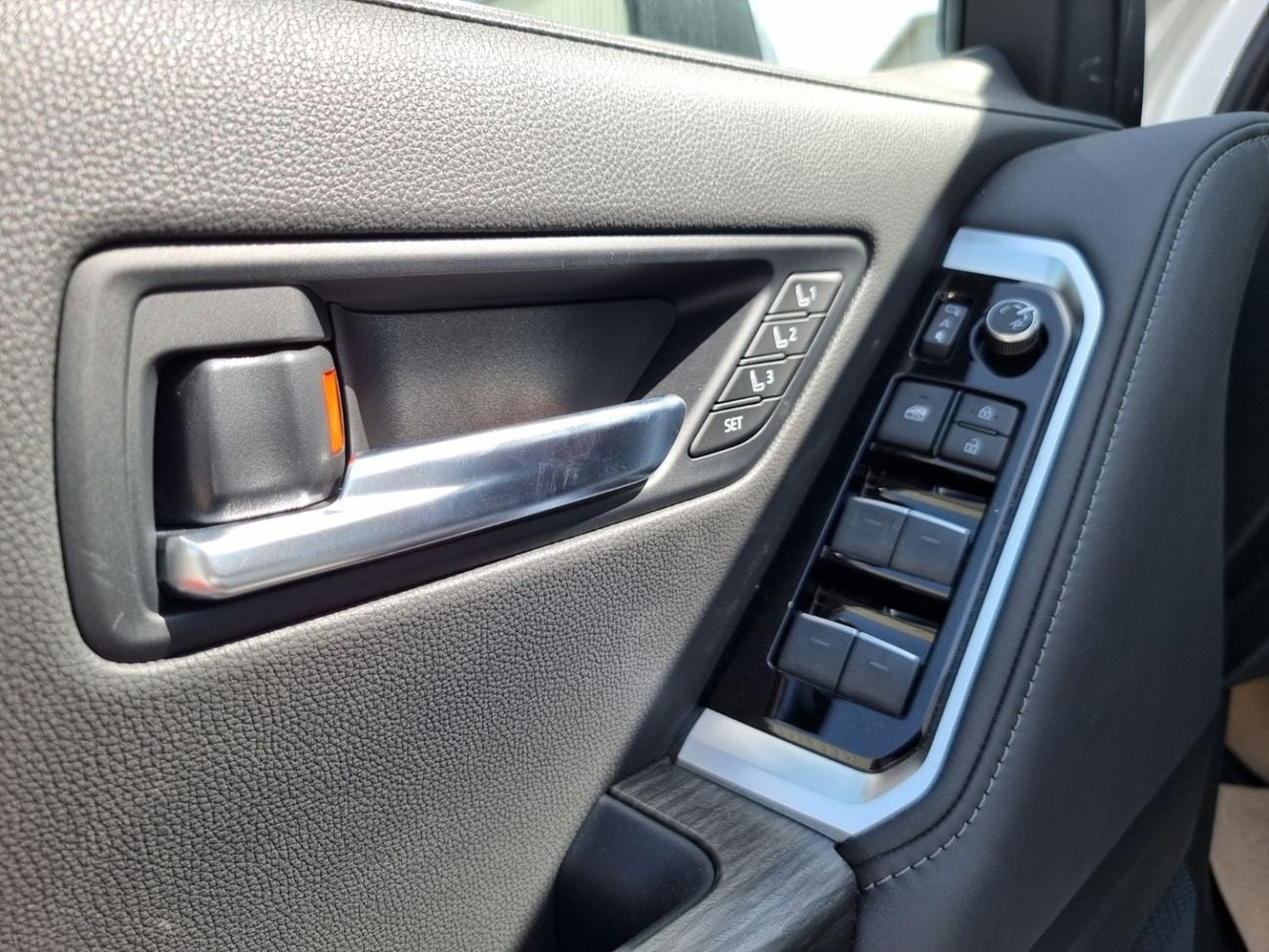 Toyota Land Cruiser VXR LC 300 3.3L DIESEL VXR FULL OPTION 7 SEATER
