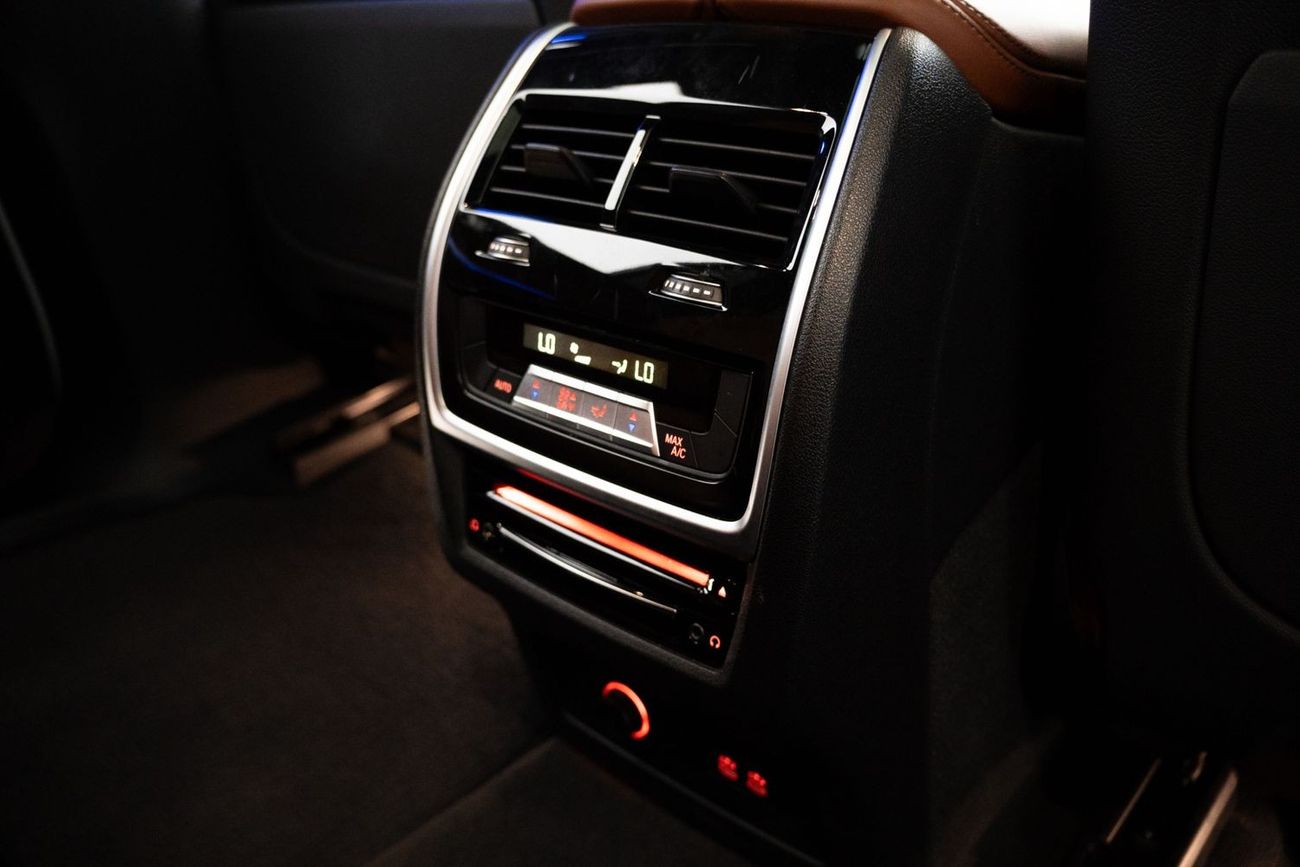 بي أم دبليو X7 40i M Sport Pure 3.0L (335 HP)