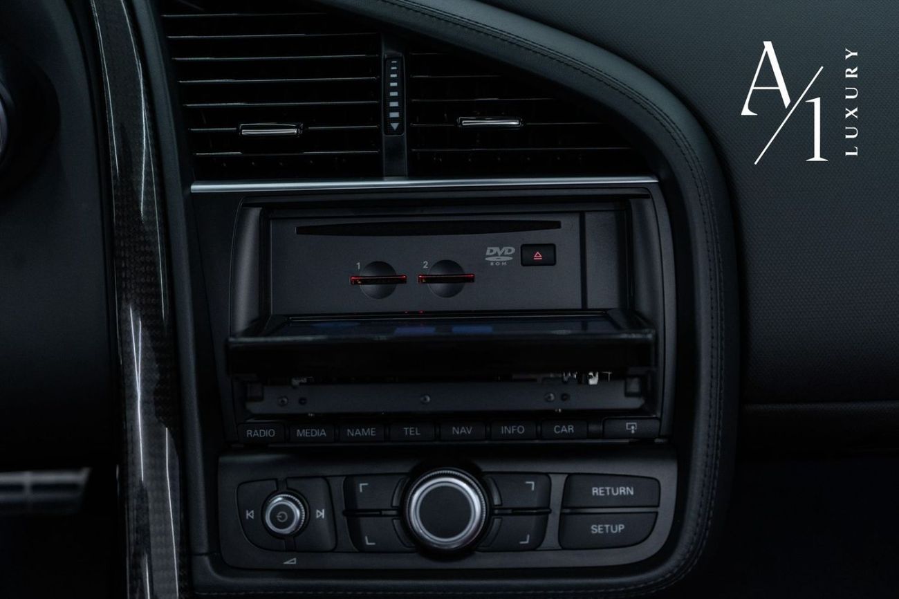 Audi R8 Spyder FSI 4.2L (430 HP) 2014 Audi R8 Quattro Spyder V8, Service History, Very Low Kms, Carbon Fiber