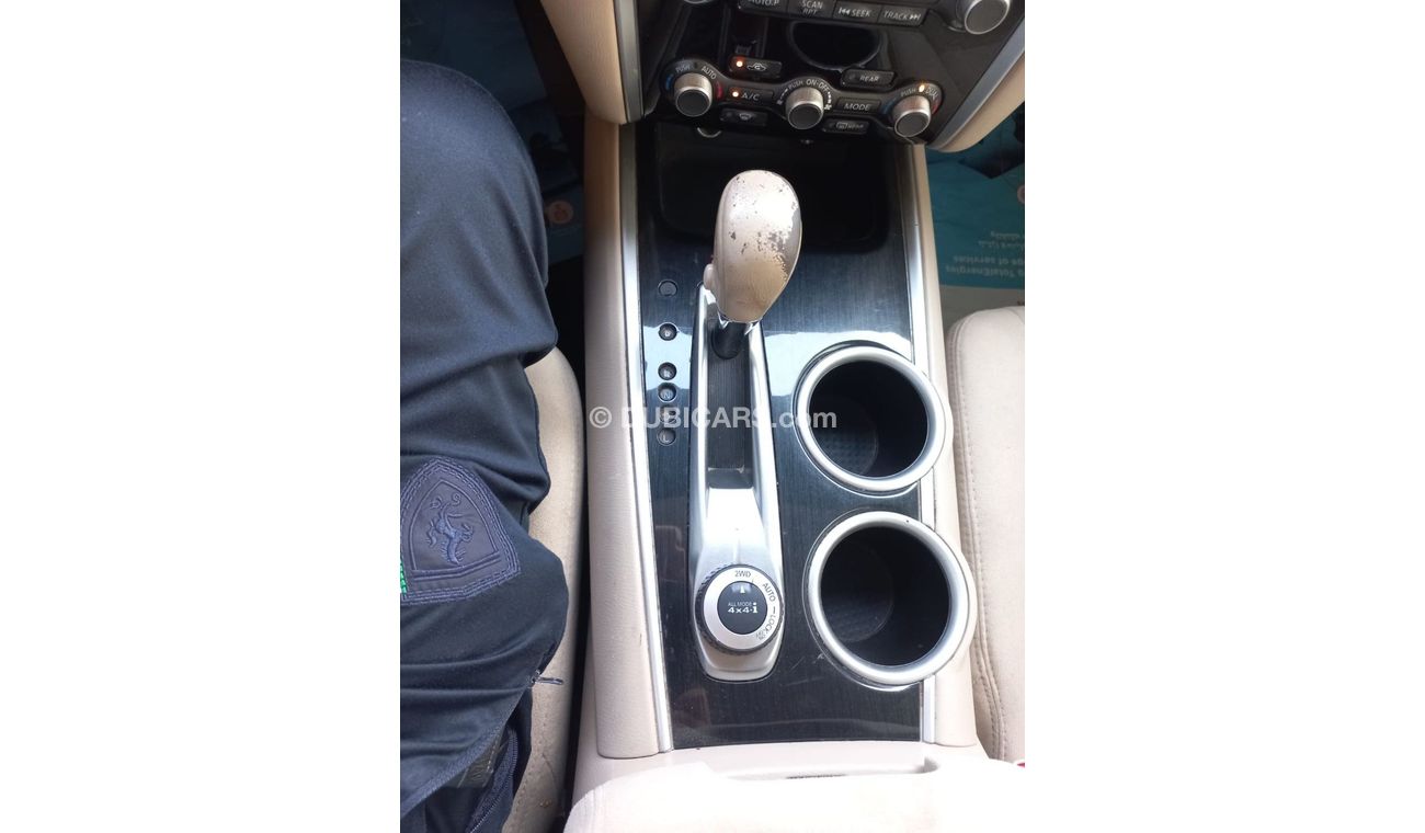 Nissan Pathfinder NISSAN_PATHFINDER_2014_CLEAN_NO_ACCIDANTS_GOLD