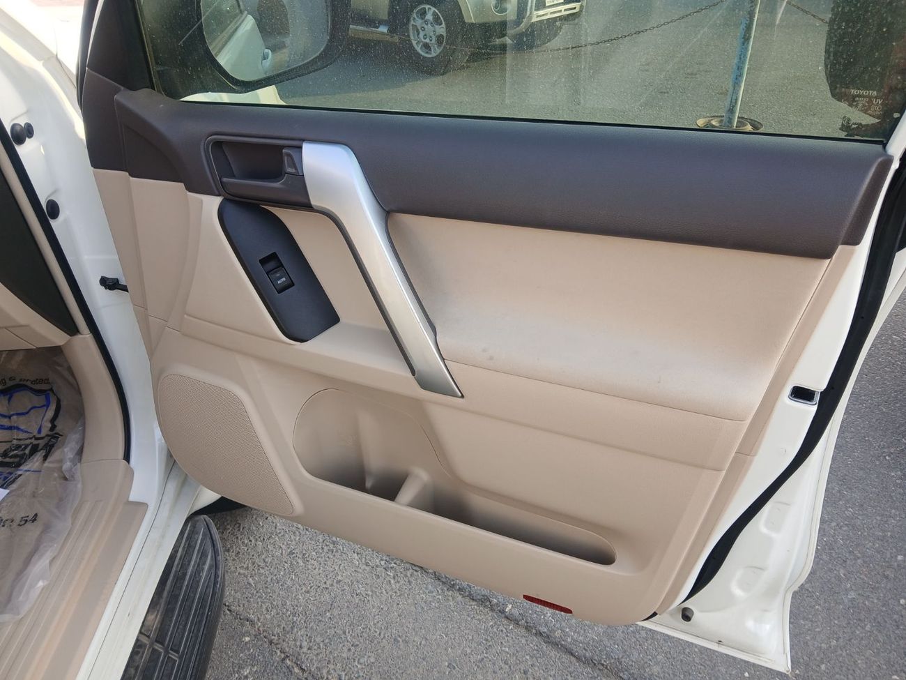 Toyota Prado Toyota prado 2021Model 2.7 v4 petrol Engine Colour White Transmission Automatic Interior.Begie 7seat